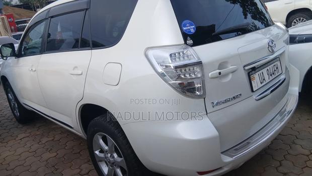 Toyota Vanguard 2012 White