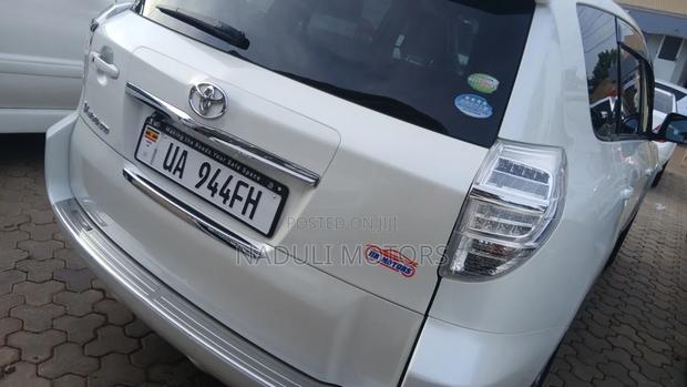 Toyota Vanguard 2012 White