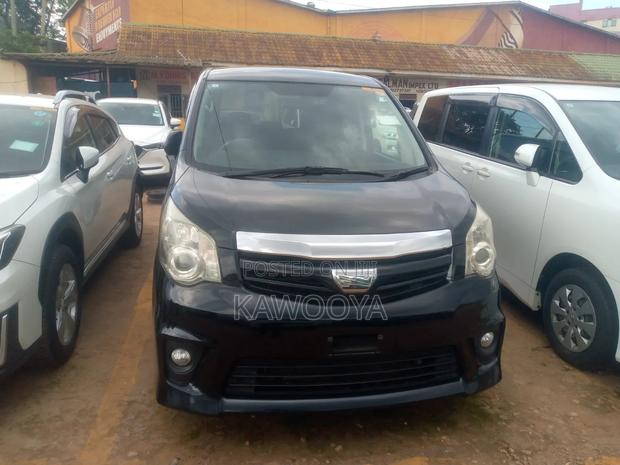 Toyota Noah 2.0 158hp AWD (7 Seater) 2013 White