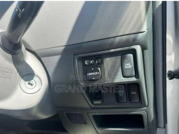 Toyota Sienta 2007 Silver