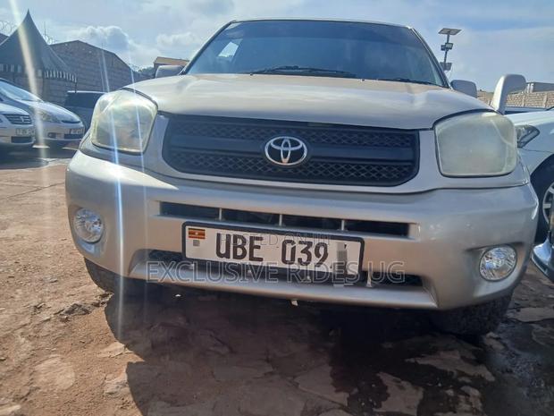 Toyota RAV4 2002 Gold