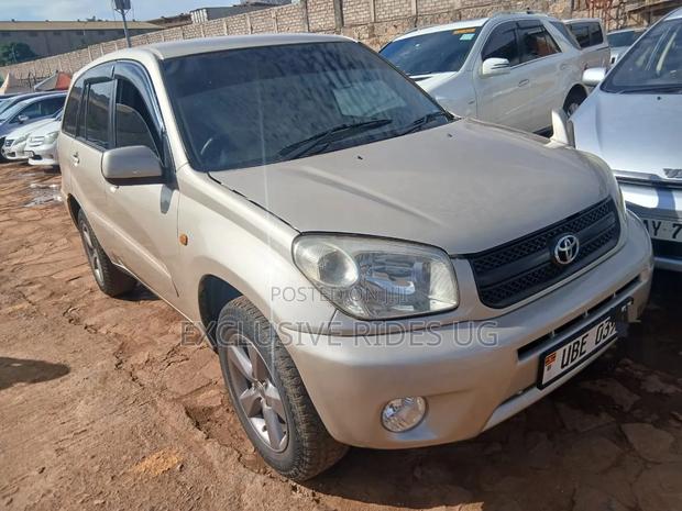 Toyota RAV4 2002 Gold