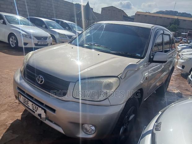 Toyota RAV4 2002 Gold