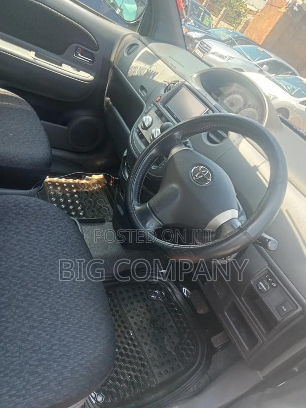Toyota Sienta 1.5 AWD 2012 Silver