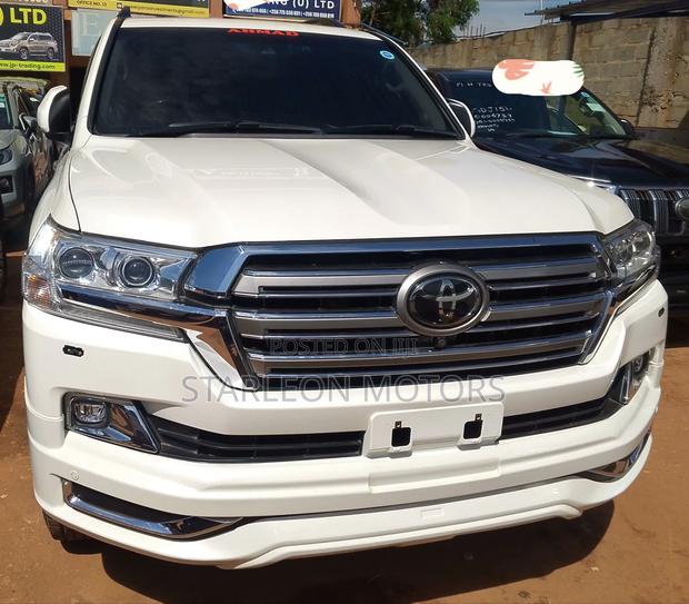 Toyota Land Cruiser 4.6 V8 ZX 2018 White
