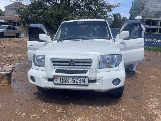 Mitsubishi Pajero IO 2000 White