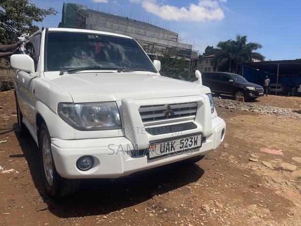 Mitsubishi Pajero IO 2000 White