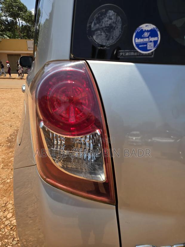 Toyota Ractis 1.5 FWD 2009 Silver