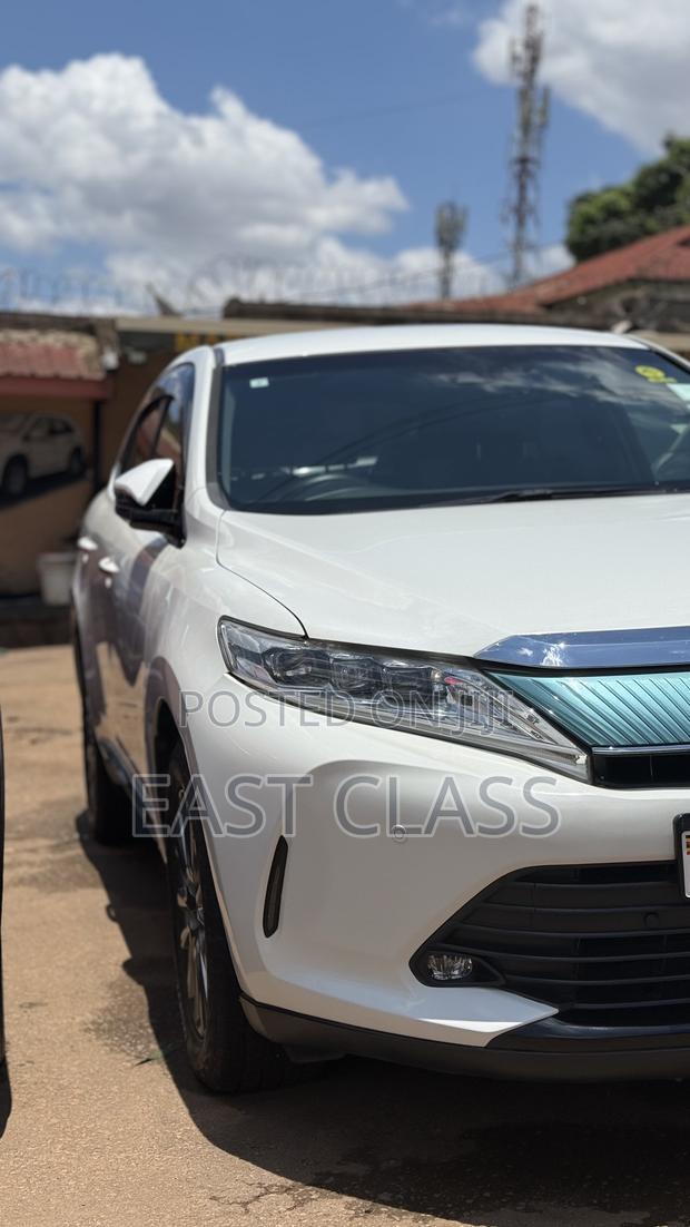 Toyota Harrier 2.0 2017 White