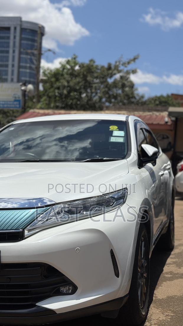 Toyota Harrier 2.0 2017 White