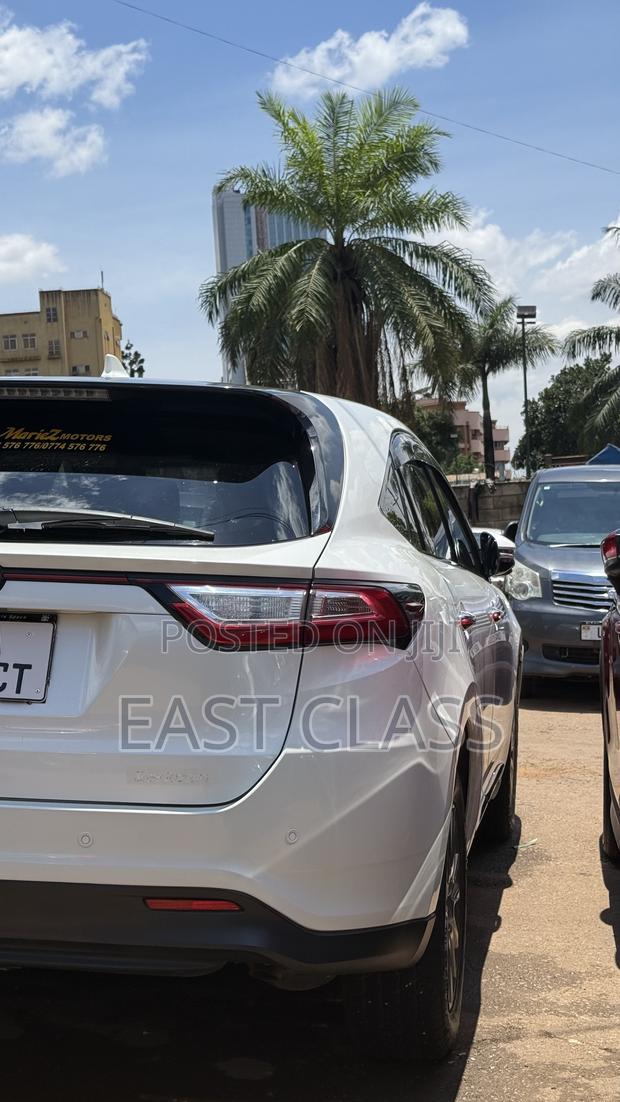 Toyota Harrier 2.0 2017 White