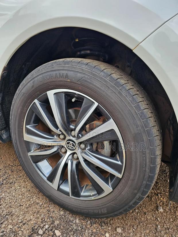 Toyota Harrier 2.0 2021 White