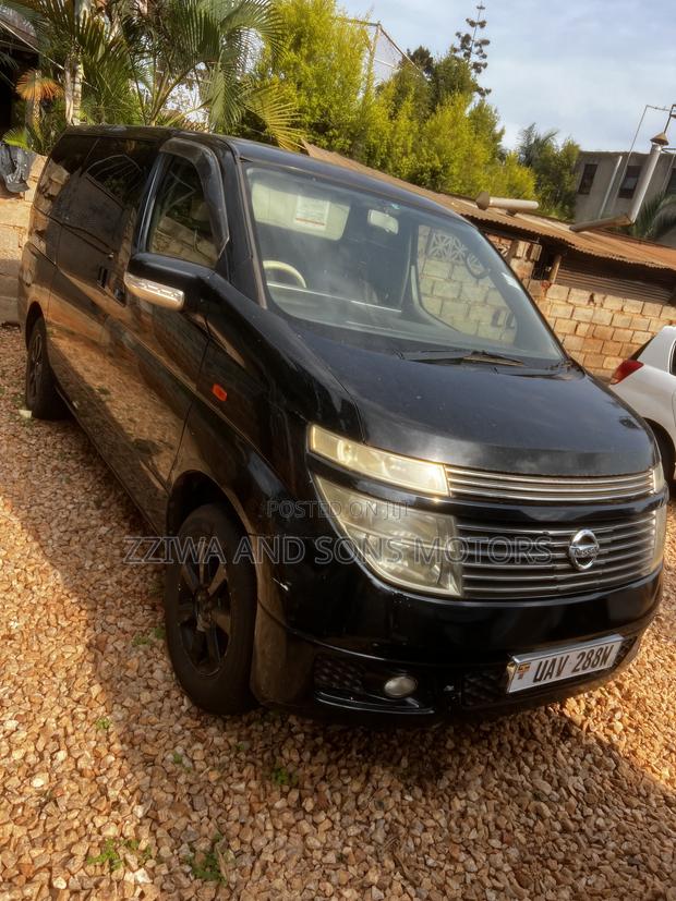 Nissan Elgrand 2000 Black