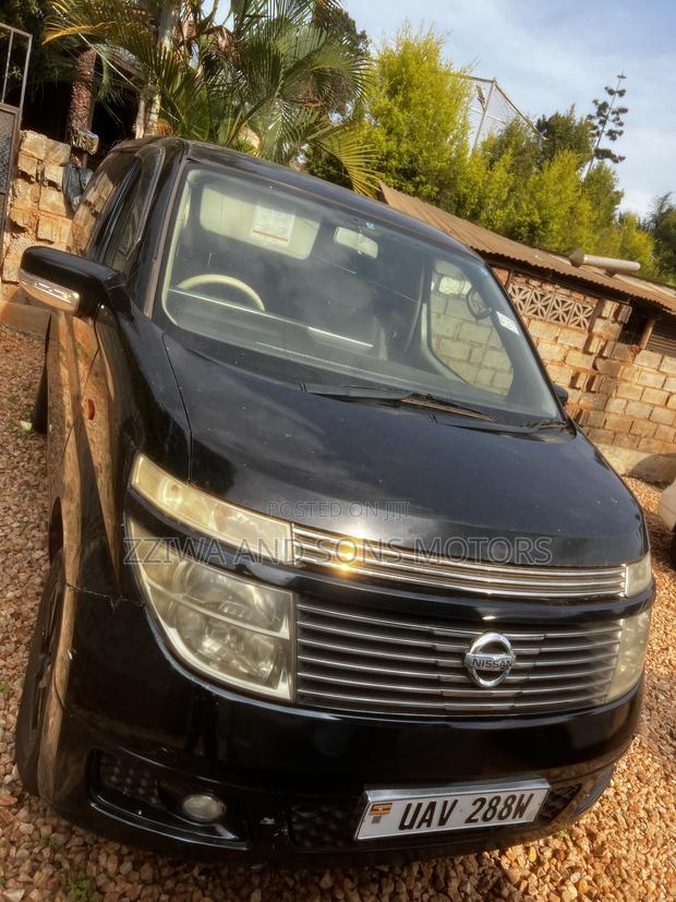 Nissan Elgrand 2000 Black