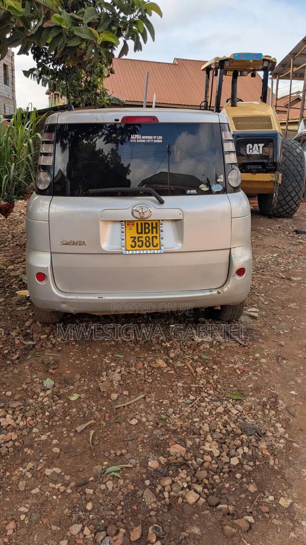 Toyota Sienta 2007 Silver