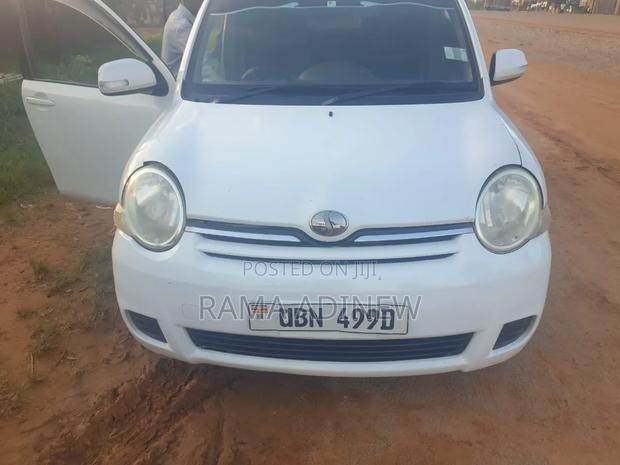 Toyota Sienta 2008 Off white
