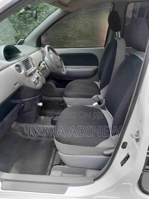 Toyota Sienta 2008 Off white