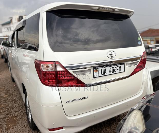 Toyota Alphard 2.4 Petrol FWD 2012 White