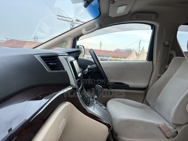 Toyota Alphard 2.4 Petrol FWD 2012 White