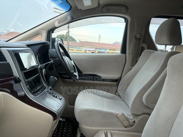 Toyota Alphard 2.4 Petrol FWD 2012 White