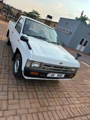 Nissan Pick-Up 2000 White for sale