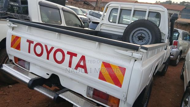 Toyota Land Cruiser 2010 White