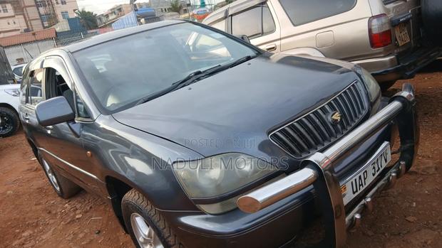 Toyota Harrier 3.0 V6 2000 Black