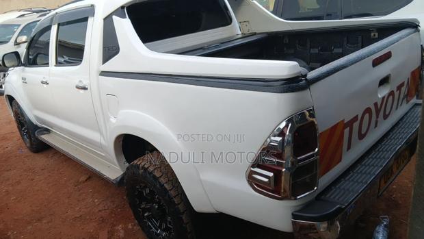 Toyota Hilux 2011 White