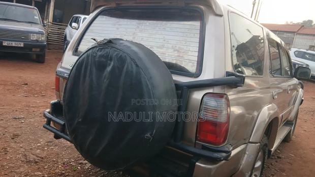 Toyota Hilux Surf 2002