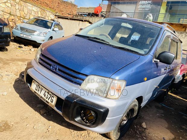 Toyota Noah 2001