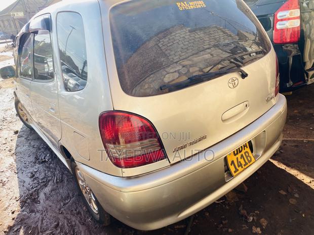Toyota Corolla Spacio 1.6 (5 Seater) 2000