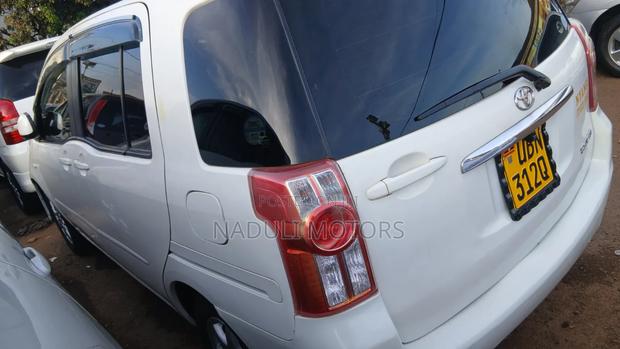 Toyota Raum 1.5 FWD 2011 White
