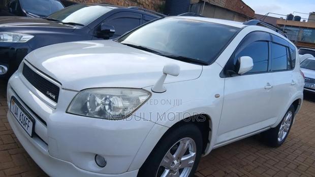 Toyota RAV4 2.0 VVT-i 2008 White