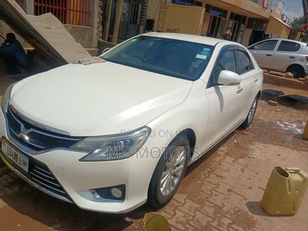 Toyota Mark X 2.5 AWD 2014 White