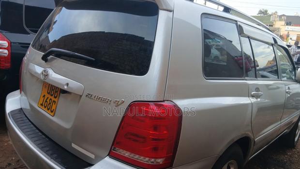 Toyota Kluger 2006 Silver