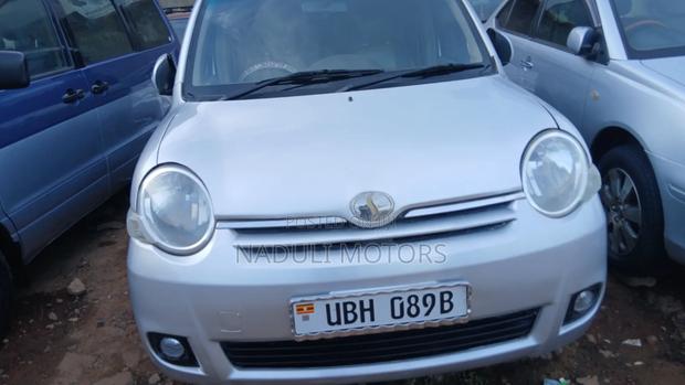 Toyota Sienta 1.5 FWD 2008 Silver