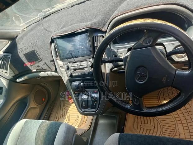 Toyota Harrier 2001 Silver