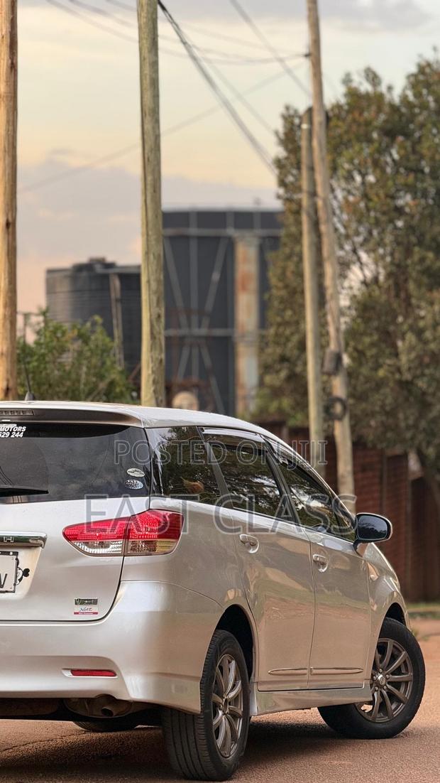 Toyota Wish 2010 Silver