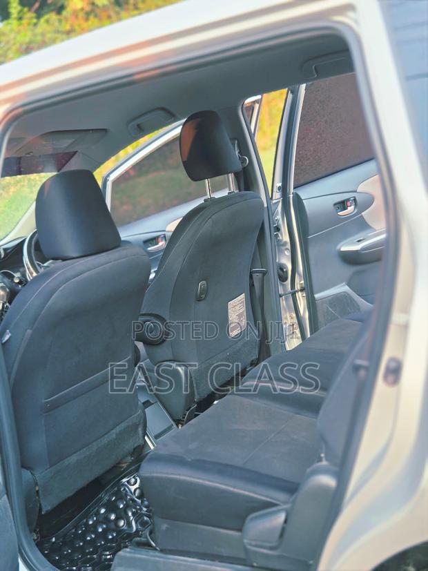 Toyota Wish 2010 Silver
