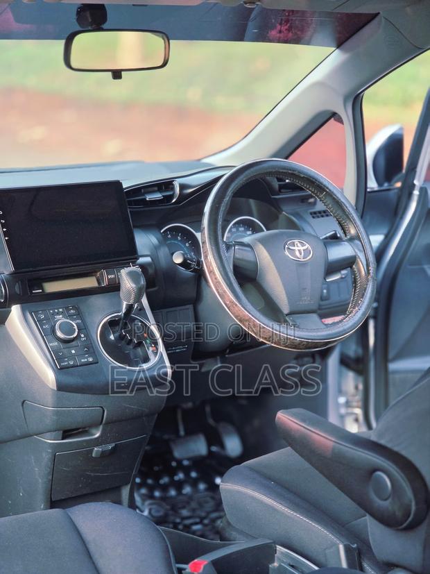 Toyota Wish 2010 Silver