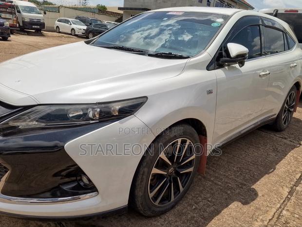 Toyota Harrier 2.0 2015 White