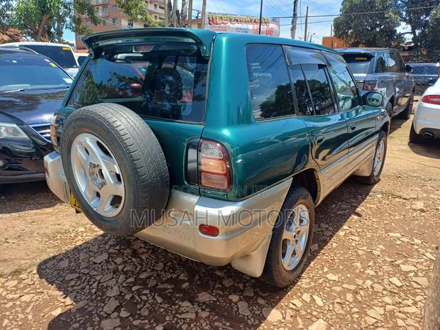 Toyota RAV4 Automatic 2000 Green
