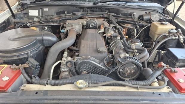Toyota Land Cruiser 2001 White