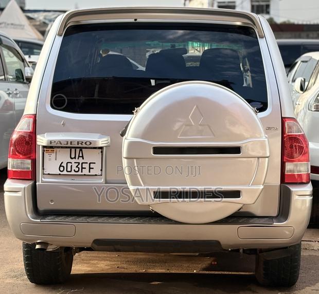 Mitsubishi Pajero Super Exceed 2006 Silver