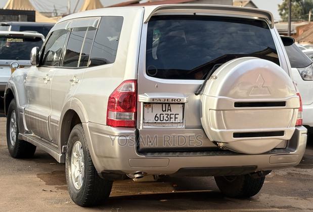 Mitsubishi Pajero Super Exceed 2006 Silver
