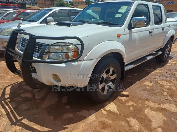 Nissan Hardbody 2012 White
