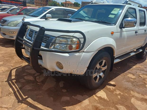 Nissan Hardbody 2012 White