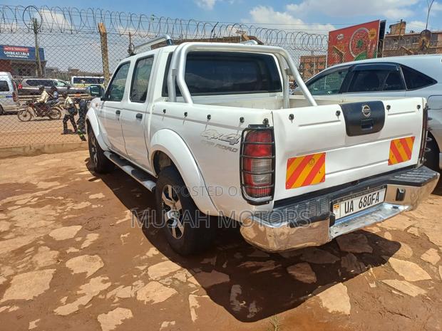 Nissan Hardbody 2012 White