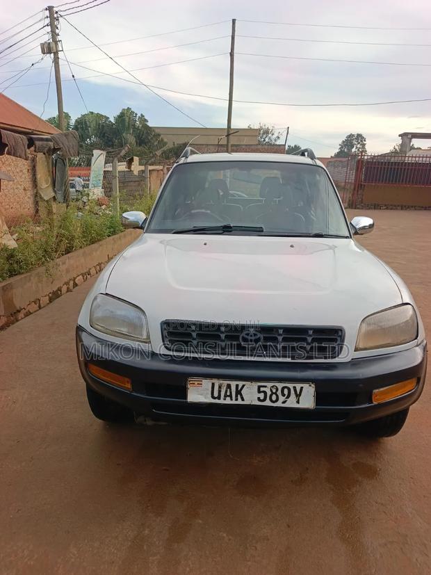 Toyota RAV4 1999 White