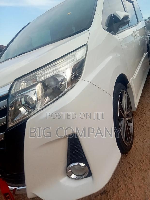 Toyota Noah 2.0 AWD (6 Seater) 2014 White